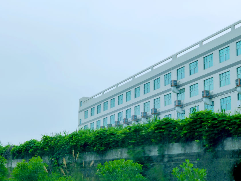 高速公路旁安裝的環(huán)?？照{(diào)-(2).jpg